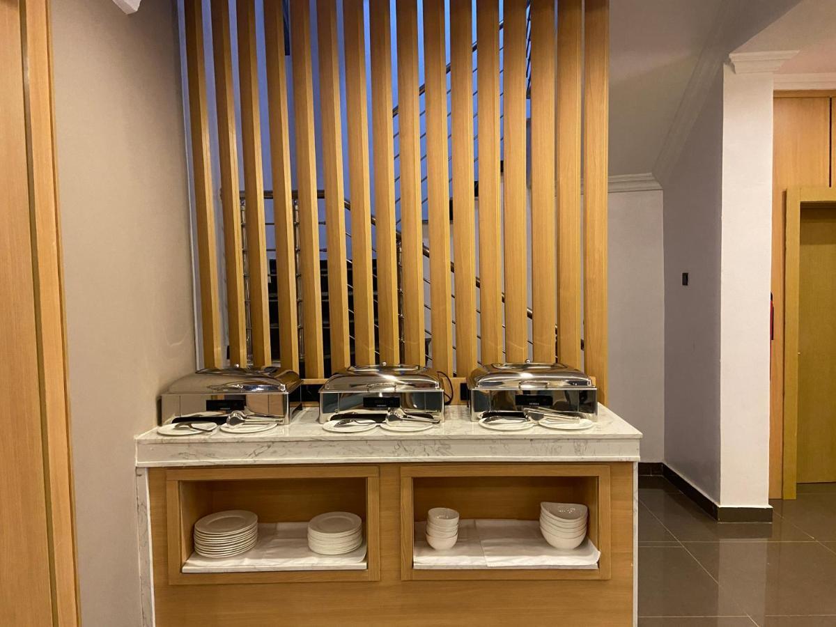 Ivy Hotel Emerald Ikeja Bagian luar foto