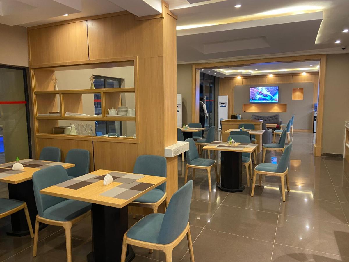 Ivy Hotel Emerald Ikeja Bagian luar foto